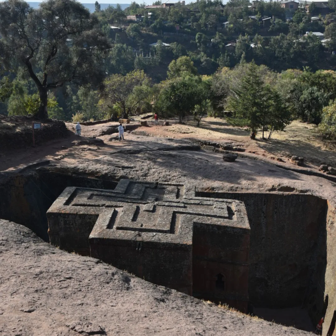 La chiesa ipogea di San Giorgio a Lalibela, tappa fondamentale durante un tour o viaggio di gruppo in Etiopia.