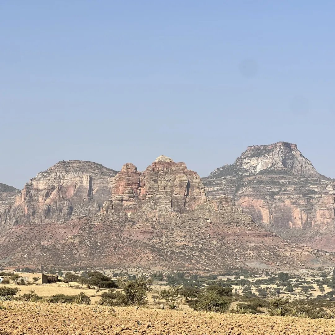 I massicci rocciosi e i torrioni di arenaria delle montagne del Gheralta nella regione del Tigray, in Etiopia.